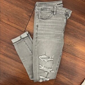American Eagle Women’s High-Rised Distressed Jeggings
